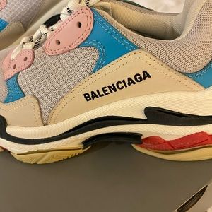 Balenciaga sneakers size 38. Like new. Fit like womens size 9.